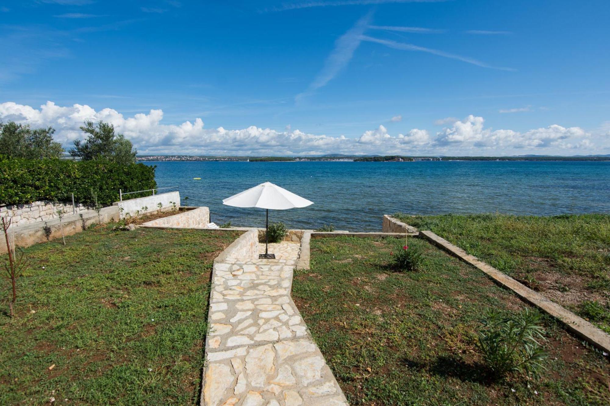 Apartment Blazenka - 20M From The Sea Tkon Exteriör bild